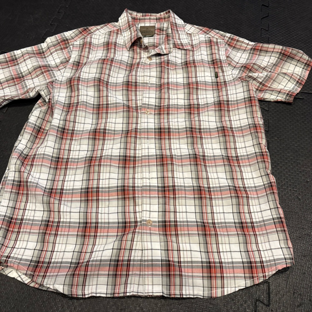 PrAna Short Sleeve Red White Pattered Button Up Shirt Men's Size Medium